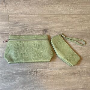 Clinique Textured Green Cosmetic Bag Set